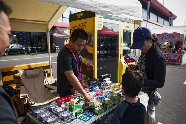 排位赛 & 车手签名会 & Car Show (周六)
