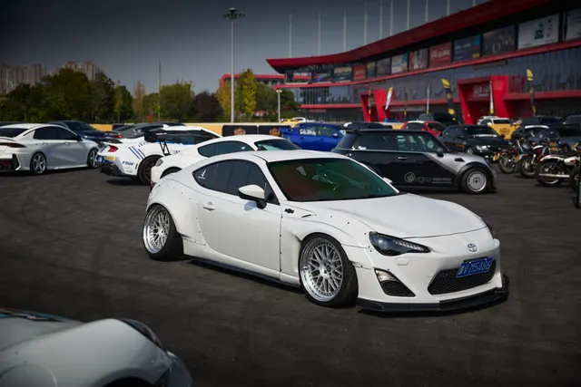 排位赛 & 车手签名会 & Car Show (周六)