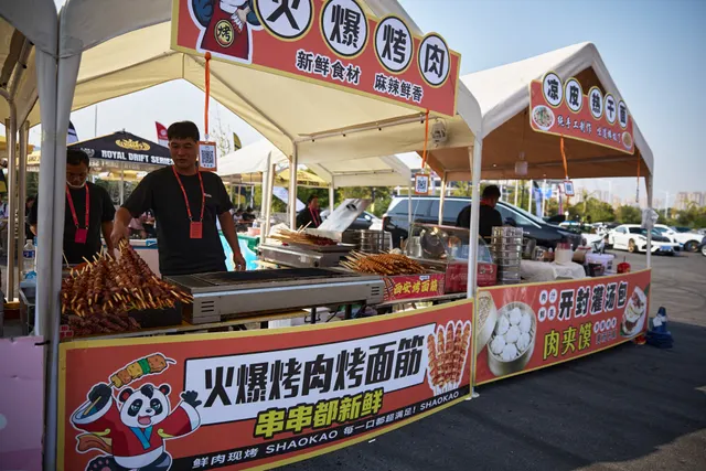 排位赛 & 车手签名会 & Car Show (周六)