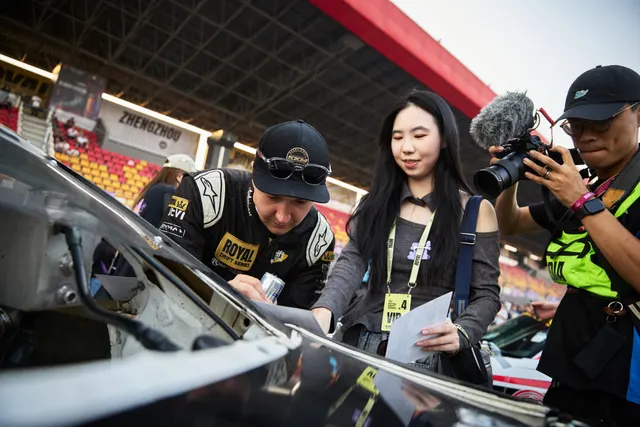 排位赛 & 车手签名会 & Car Show (周六)