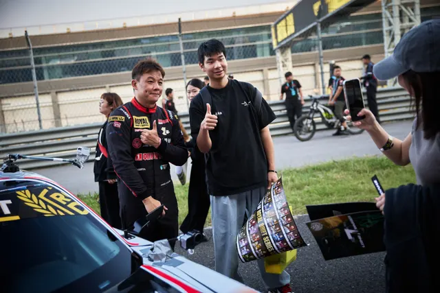 排位赛 & 车手签名会 & Car Show (周六)