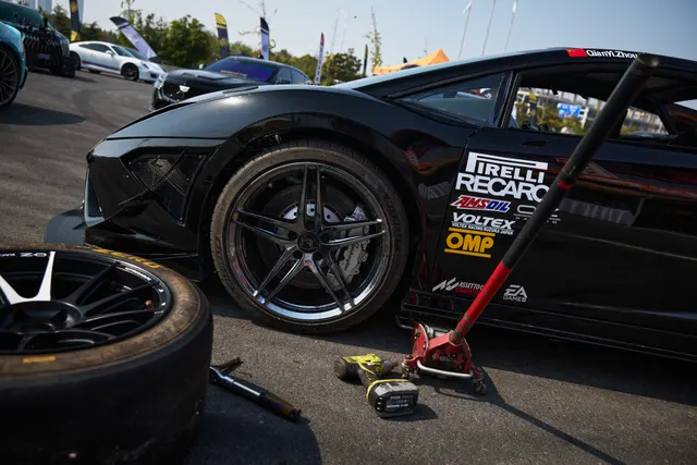 排位赛 & 车手签名会 & Car Show (周六)