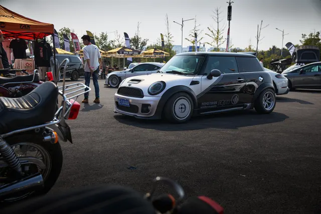 排位赛 & 车手签名会 & Car Show (周六)