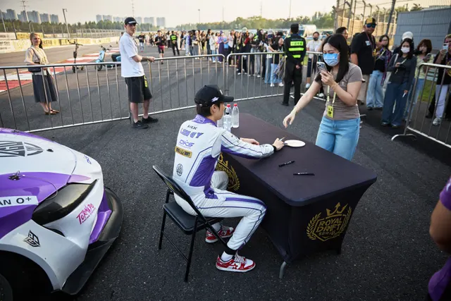 排位赛 & 车手签名会 & Car Show (周六)