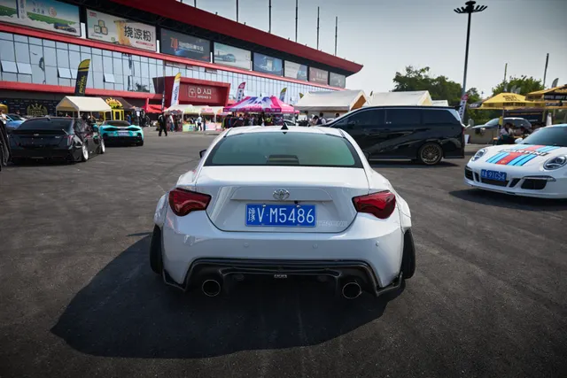 排位赛 & 车手签名会 & Car Show (周六)