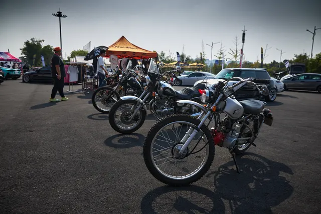 排位赛 & 车手签名会 & Car Show (周六)