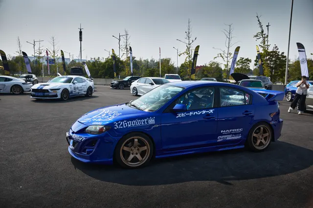 排位赛 & 车手签名会 & Car Show (周六)