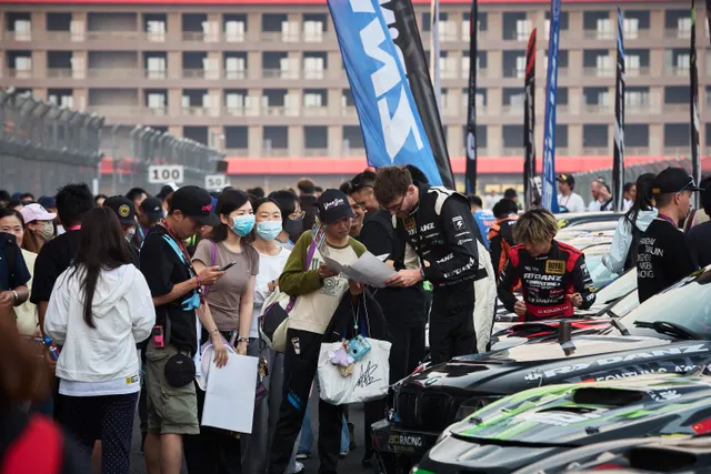 排位赛 & 车手签名会 & Car Show (周六)