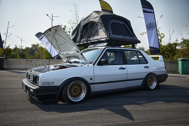 排位赛 & 车手签名会 & Car Show (周六)