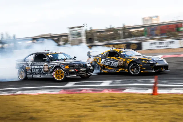 A tandem battle in the smoke
