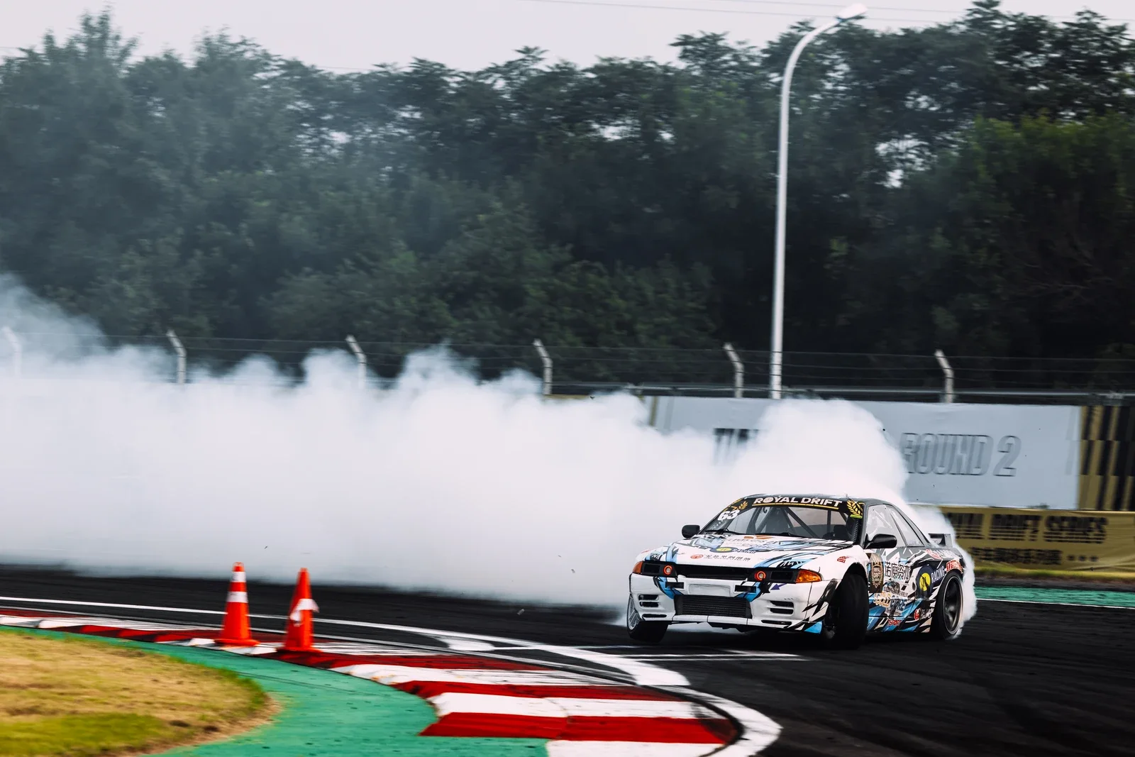 NISSAN SKYLINE R32 - 4