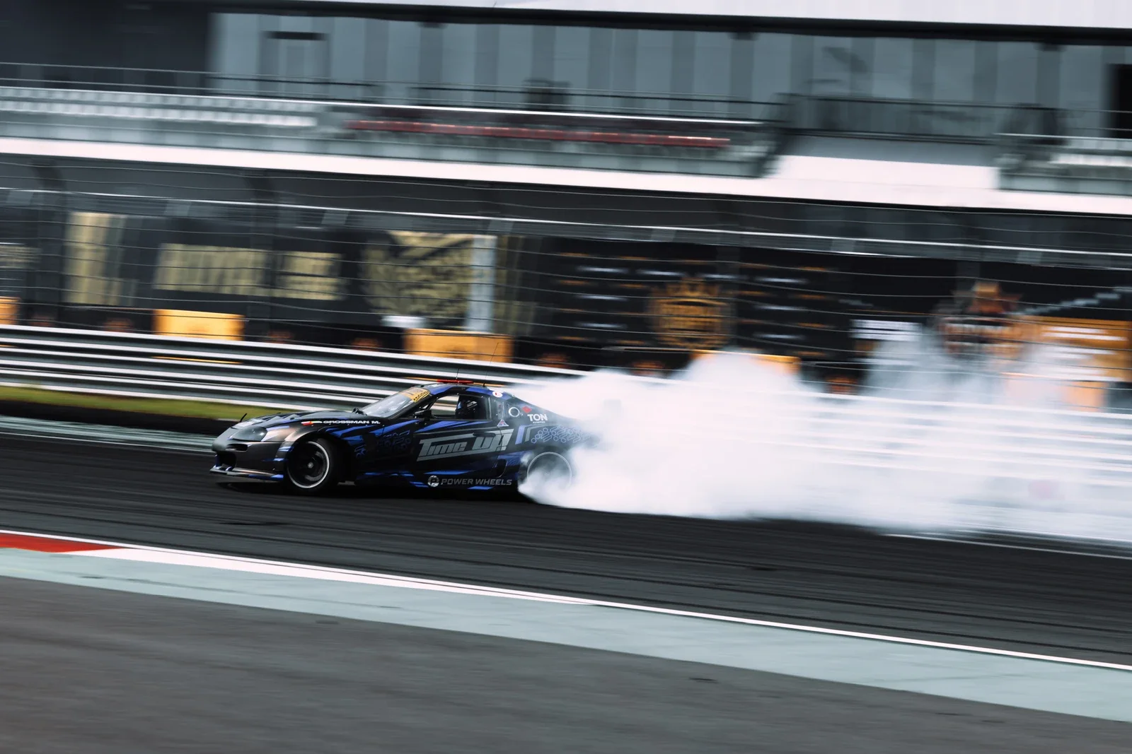 Toyota Supra A80 - 1